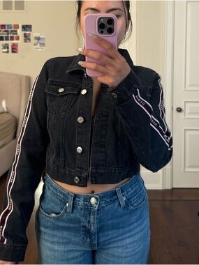 Guess Black Cropped Denim Jacket Logo Tape Sleeves Y2K Size M